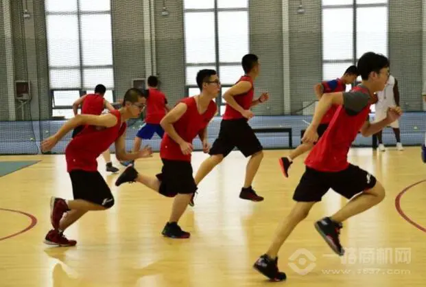 业余爱好者如何系统地学习篮球技能_1